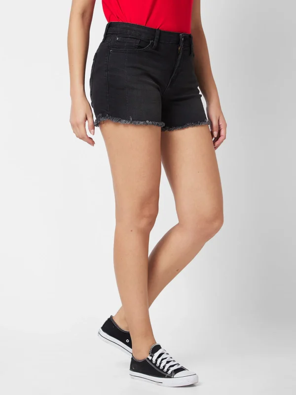 Trendy Women’s Denim Shorts – Stylish Knicker-Style Shorts for Every Season